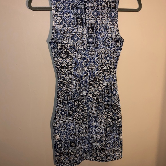 Patterned bodycon dress - Picture 3 of 3